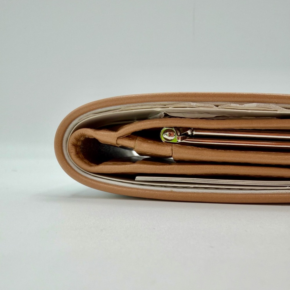 Coach Vintage Framed White and Brown Leather Wallet - Picture 6 of 7
